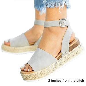 Adjustable platform sandals with buckle